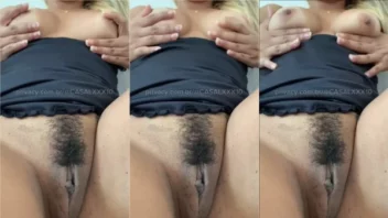 Uma mulher pelada, cheia de atitude e sem pudor, colocou uma foto ousada na internet e aproveitou o momento para se divertir
