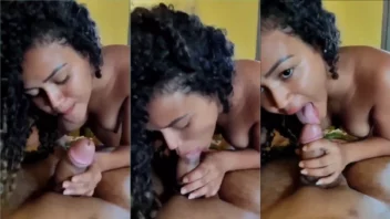 Enteada safadinha peladinha fazendo um boquete pro padrasto no site xxxincesto