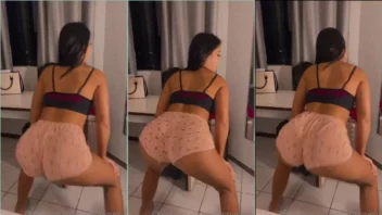 Tifany Rocha arrasando no vídeo, dançando de shortinho e mostrando todo seu charme!
