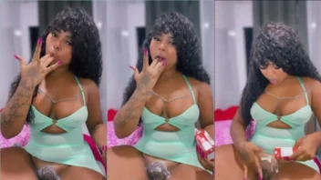 Vídeos da Marlana Barboza usando creme de leite na intimidade e se deliciando com os dedos