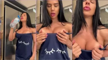 Vídeos de suruba caseira com morenas desnudas mostrando os peitões gigantes