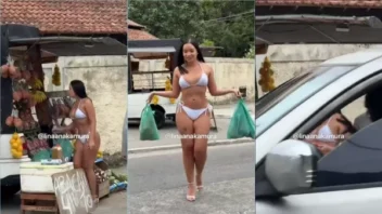 Desceu pro mundão a morena casada, toda gostosa, só de calcinha na rua