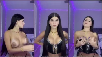 Patricia Mangea exibe seus peitão fartos de maneira sensual no xvideos, mostrando toda sua beleza