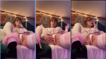 Thiccameron exibindo sua xoxota rosa em um vídeo super sensual