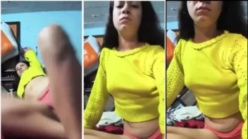 Erome ousada na live, cheia de desejo, exibindo o corpo todo