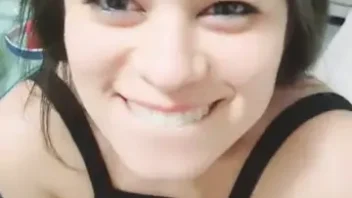 Princesinha que adora fazer boquete e engolir tudo!