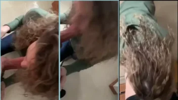 Tia se divertindo com o sobrinho numa situação bem quente!