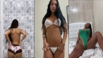 A cantora Ya Malb apareceu na internet de maneira bem ousada, dançando e sem roupas!