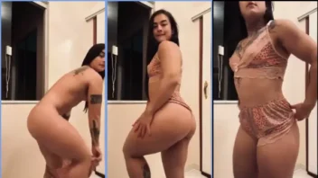 Japa Maromba se arrumando para ir dormir e exibindo seu bumbum