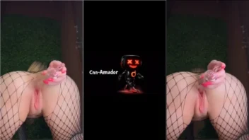 Leticia Marches teve uns vídeos vazados dela dando aquele famoso “consolo” na posição de quatro