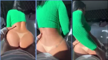 Morena gostosa, rebolando com tudo na rola