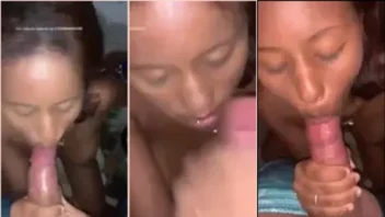 Rolou um vazamento na internet da pretinha fazendo um boquete no namorado em um vídeo caseiro