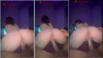 Sexo interracial: branquinha se jogando no negão!