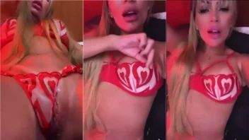 Vídeos de sexo caseiro viralizaram na internet com ex-pastora se divertindo com a autoerotismo!