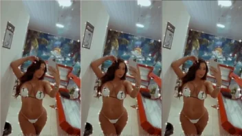 Vídeo da Babyfansx tá um arraso, exibindo sua calcinha novinha!