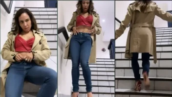 Mulher Melão em um vídeo caliente, se exibindo toda linda