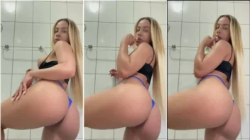 Sofia Lopes, a safadinha, rebolando com aquele pau gostoso
