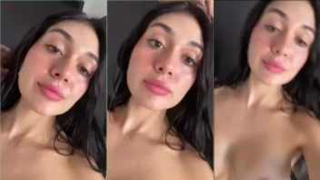 Valevvs mostrando seu corpo delícia e sem roupa