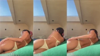 Bruna Valerio mostrando suas calcinhas pra todo mundo ver