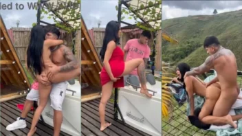 May Hernandez transando ao ar livre