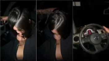 Sarinha Castelani dando uma saboreada na dikona