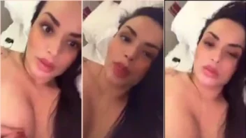 Angel Lima nua se masturbando, cheia de desejo