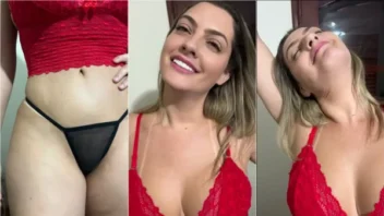 Erica Moraes com a calcinha enfiada no bundão da Marquina