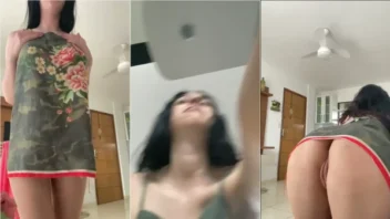 Morguis toda sem roupa em live exibindo sua bucetinha rosada