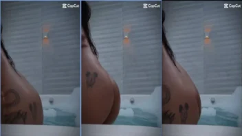 Vídeo da Baby Japa nua na banheira